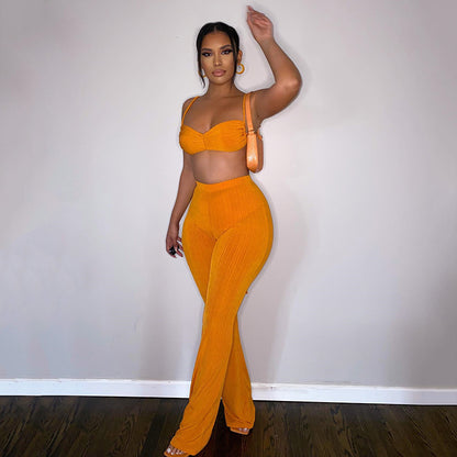 Conjunto naranja de top de tirantes y pantalón acampanado