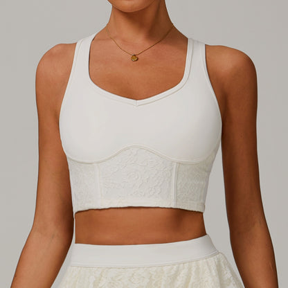 Top deportivo de encaje crema